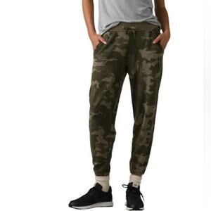 New! prAna green camo Cozy up knit ankle pants women’s S